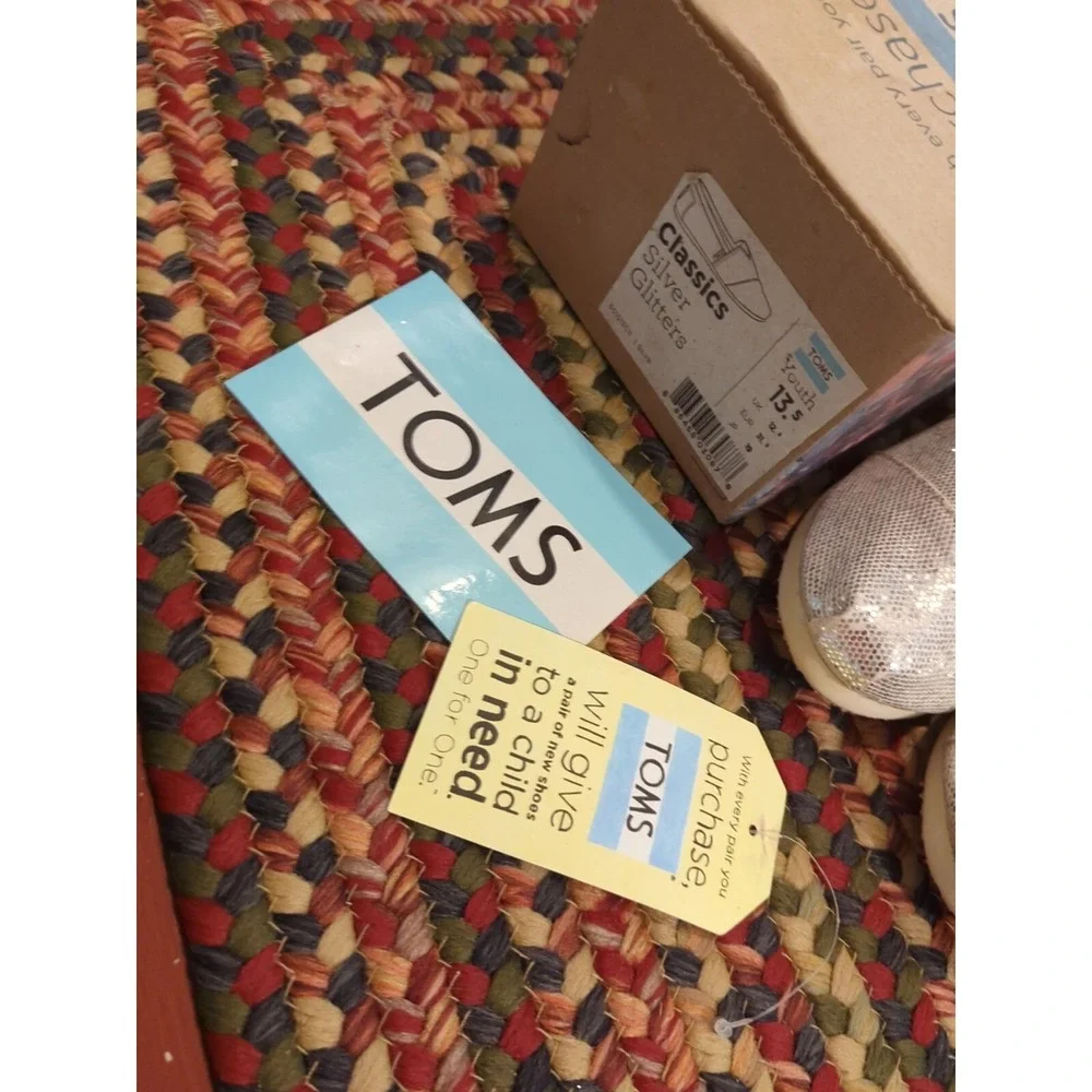 Authentic TOMS Classics Shoes Size Youth 13.5 Silver‎ Glitter